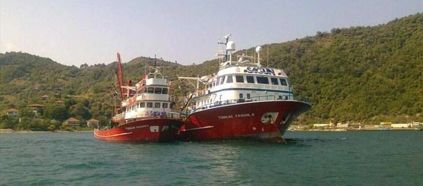 ΑΠΟΚΛΕΙΣΤΙΚΟ: Δεκάδες τουρκικά αλιευτικά πλέουν ανενόχλητα στις Κυκλάδες - Ψάχνουν για ελληνικά υποβρύχια;